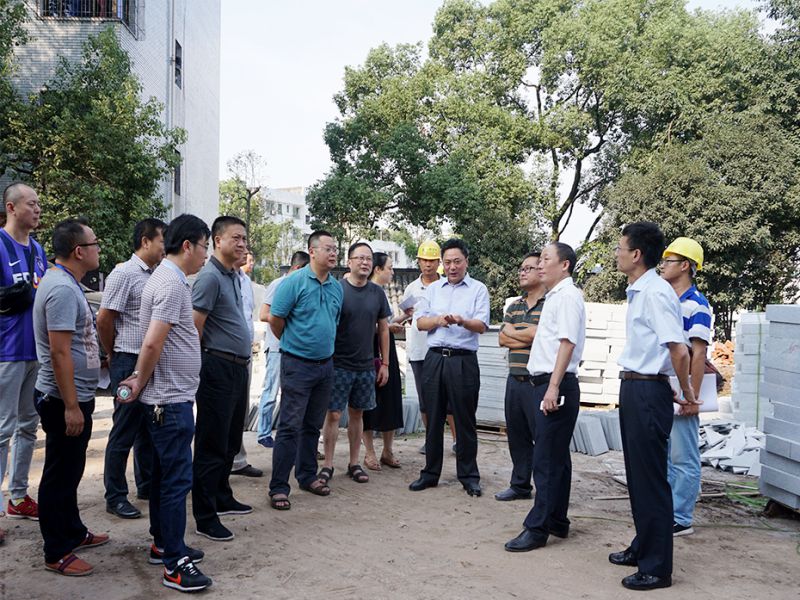 丁湘副市長(cháng)調研烈士陵園建設情況